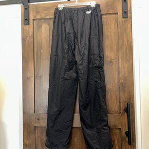 E767 Coleman Nylon Cargo Pants Black Unisex Medium